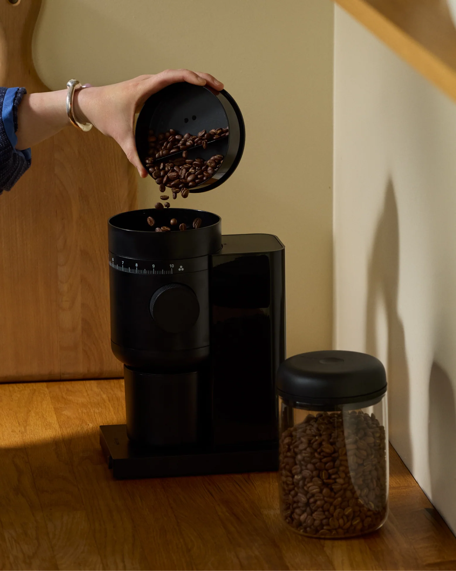 Fellow Opus 2 Conical Burr Grinder - The Measured Pour angle 4