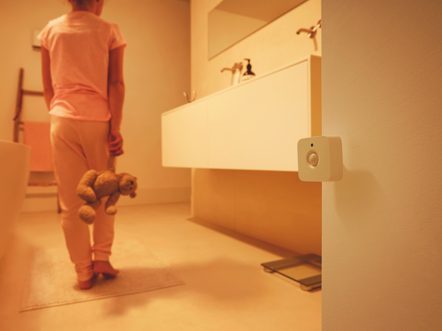 Philips Hue Motion Sensor - The Dusk Sentinel angle 4